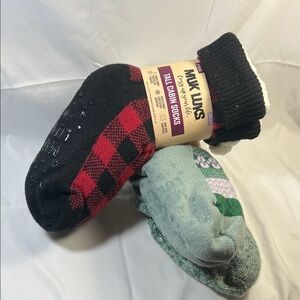 2 pack Muk Luks Red & Black Buffalo Plaid Tall Cabin Socks